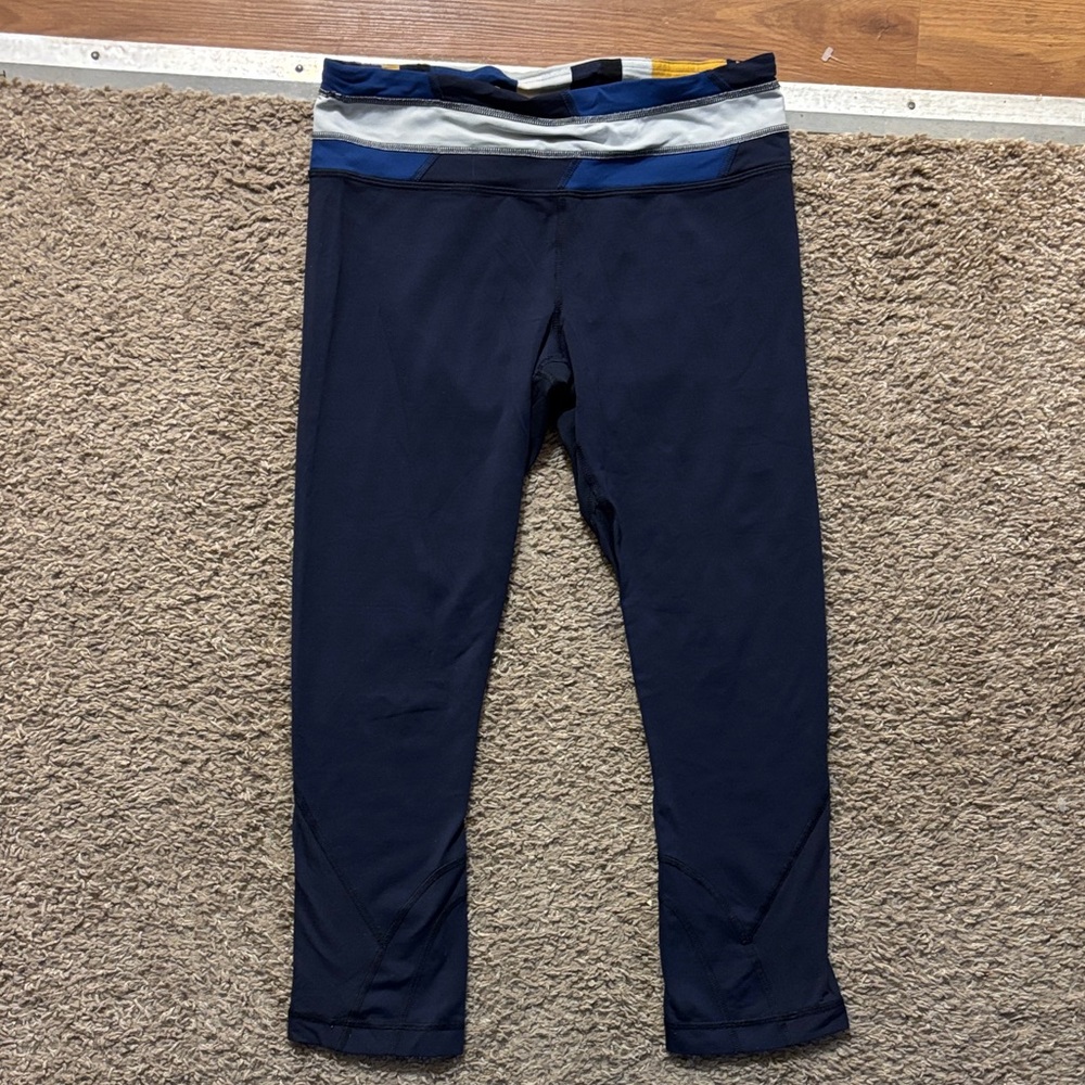Lululemon Woman’s 6 Navy Blue Capri Running Leggings Colorblock Waist Like New